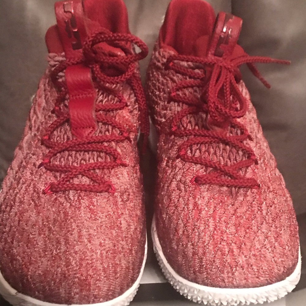 Lebron XV low